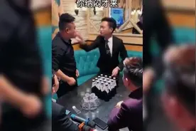 盘点当代年轻人硬核打招呼方式，别具一格的打招呼，笑死我了。