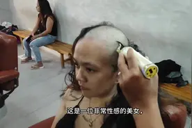 性感美女挑战光头发型，直接剃干净，干脆利落 #头发就得这样搞