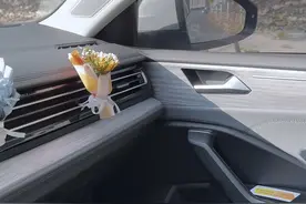 速腾汽车，倒车时后视镜自动下翻怎么设置 很多人速腾车友都不知道，倒车时后视镜自动下翻怎么设置？#速腾车友会 #速腾