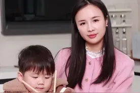 你家孩子吃饭什么姿势呢？ #这个冬天成为你的暖宝宝 #我家宝贝过新年 #辣妈育儿经 #宝妈育儿 #学生党视频封面