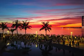 六月1号傍晚七点半，海南出现的世纪晚霞，太美太震撼了视频封面