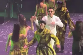 #刘德华 巡演上海站第三场，渐入佳境，毕竟五年多没开演唱会了，一如既往的帅气👍视频封面