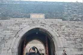 南京中华门城墙，一段屈辱历史，毁掉了墙堡上的城楼#南京去哪玩