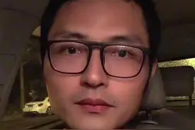 真假机器人？#人工智能 #财经 #股票 #机器人 #宇树机器人任意舞蹈随便跳