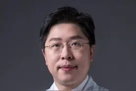 重症肌无力怎么治疗？多数情况和胸腺瘤有关，手术有2/3概率可以改善重症肌无力。#重症肌无力 #胸腺瘤 #胸外科李小强 #医学科普 #硬核健康科普dou来说