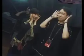 徐佳莹演唱会要结束时，后台工作人员在干什么 ？在捂着耳朵，因为最后喷彩带的声音很惊吓哈哈哈哈 #徐佳莹 #徐佳莹福州演唱会 #我的追星日记