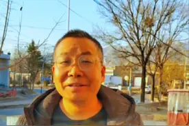 今天吃我们富平的花干鸡蛋菜夹馍，烧饼外酥里嫩 馍香十足  夹上泡在肉汤里的花干鸡蛋和各种素菜   巨好吃！#我的乡村生活 #抖音美食推荐官 #农村美食 #农村生活 #大小赵爱美食