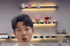 讲解奶泡打好后要处理的细节，对拉花很有帮助。#咖啡 #咖啡店 #咖啡师 #咖啡拉花