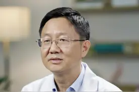 不小心被蜜蜂蛰伤，协和皮肤科医生教你这样处理#皮肤 #皮肤健康 #手把手让你更健康