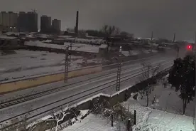 京广普速拥有最高路权的D35次 北京西~广州东  晚点3个多小时视频封面