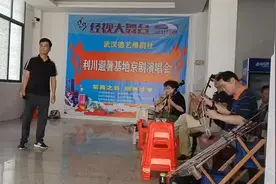 谢建新，唱视频封面