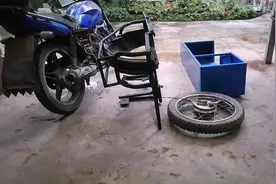 两轮摩托改偏三轮车，今天组装#抖音记录修理工的日常 #记录生活