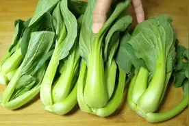 炒青菜最忌直接下锅炒，教你技巧，青菜脆嫩爽口，颜色碧绿不出水视频封面
