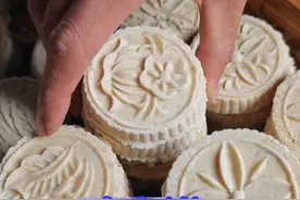 打炒米饼的详细过程来啦！想吃又愿意动手的老铁们可以自己在家做，自己动手丰衣足食！#年味 #炒米饼 #小时候的味道 #地方特产