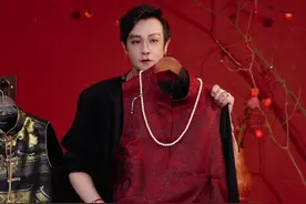 想看你们里面搭配的是哪款衣服嘛？？ 温柔婉约，大气蓬勃的朱砂红！#新中式穿搭 #新国风的氛围感拉满了 #国风服饰 #原创设计师品牌女装 #国风古韵视频封面