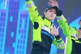 美女交警既当演员又当导演，多才多艺。#警察 #青春 #正能量 #活力四射视频封面