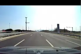 今天跑山东高速被一辆凯迪拉克给超了，也太猛了视频封面