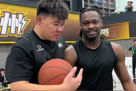 你说你的，我说我的！#头盔哥百分大战视频封面