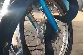 如何在不拆卸轮胎的情况下，快速安装摩托车内胎？ #感受骑行的独特魅力 #真正的技术 #爱生活爱骑行 #自行车推荐 #摩托车