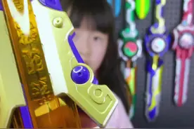 陀螺大战第111期，四阶之争#陀螺对战 #飓风战魂 #飓风战魂之剑旋陀螺 #剑旋陀螺挑战赛视频封面