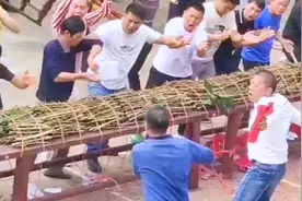 #地方风俗文化 疯狂的滚刺床  视频仅供娱乐没不良导向