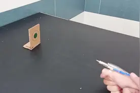 #手工diy #童年玩具 #科技小制作 如何用圆珠笔做一把“弹簧枪”