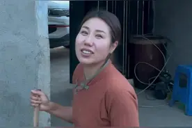 东北大酱没发缸之前是不可以看的 家里的葱吃不了用它腌点下饭葱咸菜，辣白菜#带大家了解东北日常生活 #我为家乡农产品代言 #不可错过的东北美食