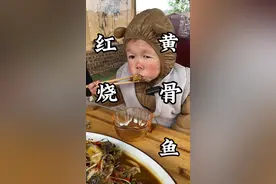 小潘这个傻瓜，钱掉了都不知道，后面又要跑回来找#吴康 #农村生活视频封面