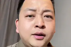 委托人让网友上门喂猫 但是你也没说清楚是这种金渐层大猫啊。 门开的小了  不然真成送外卖的了     确定是让你喂 ？ 不是让你喂吧 ！ 哈哈哈 不过我看那大猫眼神挺清澈的   应该是没什么坏心思吧 #上门喂猫结果是老虎视频封面