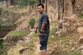 曾经的欢声笑语早已褪去，残破荒凉是繁华落尽的归宿！ #乡愁记忆 #老房子的回忆 #古民宅视频封面