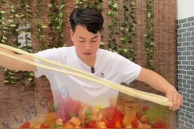 今天给敏敏做个陕西特色面食，油泼棍棍面，劲道软和，真正的美#农村美食 #我的乡村生活 #油泼棍棍面视频封面