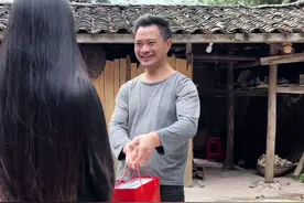 看到村里唯一漂亮的女人我心动了，可惜相见恨晚，太遗憾了……….