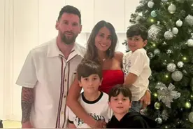 梅西一家人圣诞节最新合照，妻子安东内拉的舞蹈把节日氛围直接拉满#梅西 #圣诞节快乐🎄视频封面