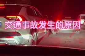 南澳岛出岛堵死了，湘J丰田大战苏E特斯拉。#南澳岛堵车 #堵车原因