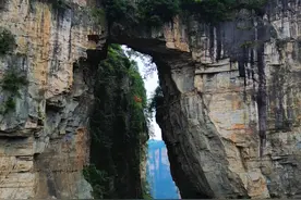 到了张家界，你一定要到天下第一桥走一走啊，桥上走一走，活到九十九，你就是活神仙了，因为张家界顶有神仙#张家界国家森林公园 #来武陵源看张家界 #张家界永定文旅推荐官视频封面