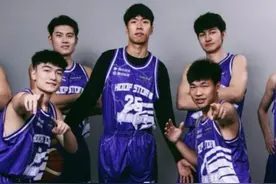 吴勇豪带着兄弟国宝闯进决赛，决赛一度领先对手10分，被对手最后时刻逆转，惜败 #吴勇豪 #篮球需要沉淀 #用篮球表达心情 #篮场风暴四国街球争霸赛 @DOU+小助手视频封面