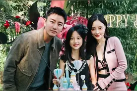 爸爸妈妈做好了榜样才会对孩子有正面的影响啊！ #甜馨 #家庭 #婚姻视频封面