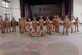 二师二十一团新韵土佳艺术团，红歌联唱。视频封面