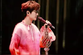 许嵩可以封神的一句歌词. 宇宙三部曲，这首太适合冬天听了。#许嵩 #前奏一响拾起多少人的回忆