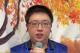 《你来与不来 我都在等你》这首歌的歌词，歌词的含义是无论对方是否到来，自己都会坚持等待，不论时间距离如何变化，爱情的本质不会因为时间距离而改变，表达了对真正深刻的爱情的信念和坚持。#流行歌曲 #抖音热歌 #网红歌曲 #流行音乐 @小马歌 （你来与不来我都在等你）男版 #传递正能量