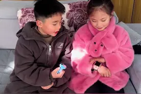 我去吴姿彤家家访，完颜轩冉非要跟我一起来，来了他又不高兴😂#师生日常 #老师家访 #放寒假后的真实状态视频封面