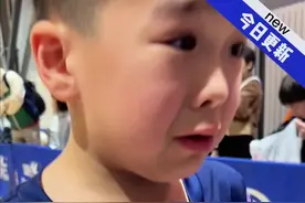 #乒乓球 #比赛现场  遇到搓球厉害的小哥哥，拉球拉不上还受伤的小俊，顽强的用搓球战胜搓球，最后赢得了比赛。有心态有敬佩。