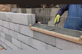 小伙自创的砌墙技术，三四天就可以砌建一套房，真是高手在民间视频封面