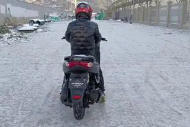 冰地上测试ABS，TCS ABS起到刹车防滑作用视频封面