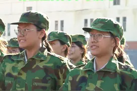 8月23日，德州二中2024级新生军训开始，看着他们，是否也勾起了你的军训回忆？视频封面