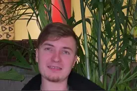 当一个老外掌握了网络用语，他就会…#外国人在中国 #中国美食征服外国人 #搜普钩gi #蘑菇蘑菇手势舞视频封面