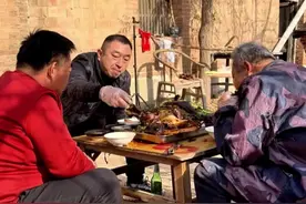 新出炉的鲜牛头，做个酱香牛头，让小文美美的吃一顿#农村美食记录生活 #乡村大锅煮出人间美味 #农村生活 #生活的烟火气息 #体验原生态美食的乐趣