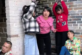 美女遇上人贩子机智冷静面对，最后成功自救并将人贩子一网打尽 #法治社会 #我的乡村生活 #严厉打击违法犯罪 #传递正能量 #善有善报恶有恶报视频封面