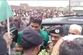 巴基斯坦田经运动员纳迪姆在回国时受到热烈的欢迎#巴基斯坦视频封面