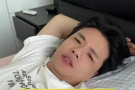 当我用豆包生成视频逗老公说他梦游穿女装#情侣日常 #当AI进入整活儿届 #豆包ai